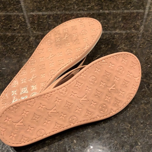COPY - Louis Vuitton Rubber Floral Bow Logo Thong Flats - Picture 8 of 8